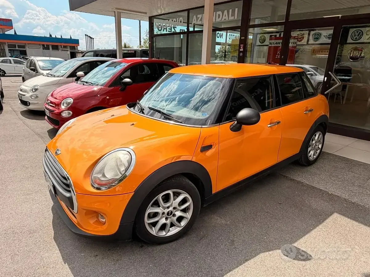 Usata Mini ONE 102 CV (75 kW) 2015 Arancione Utilitaria