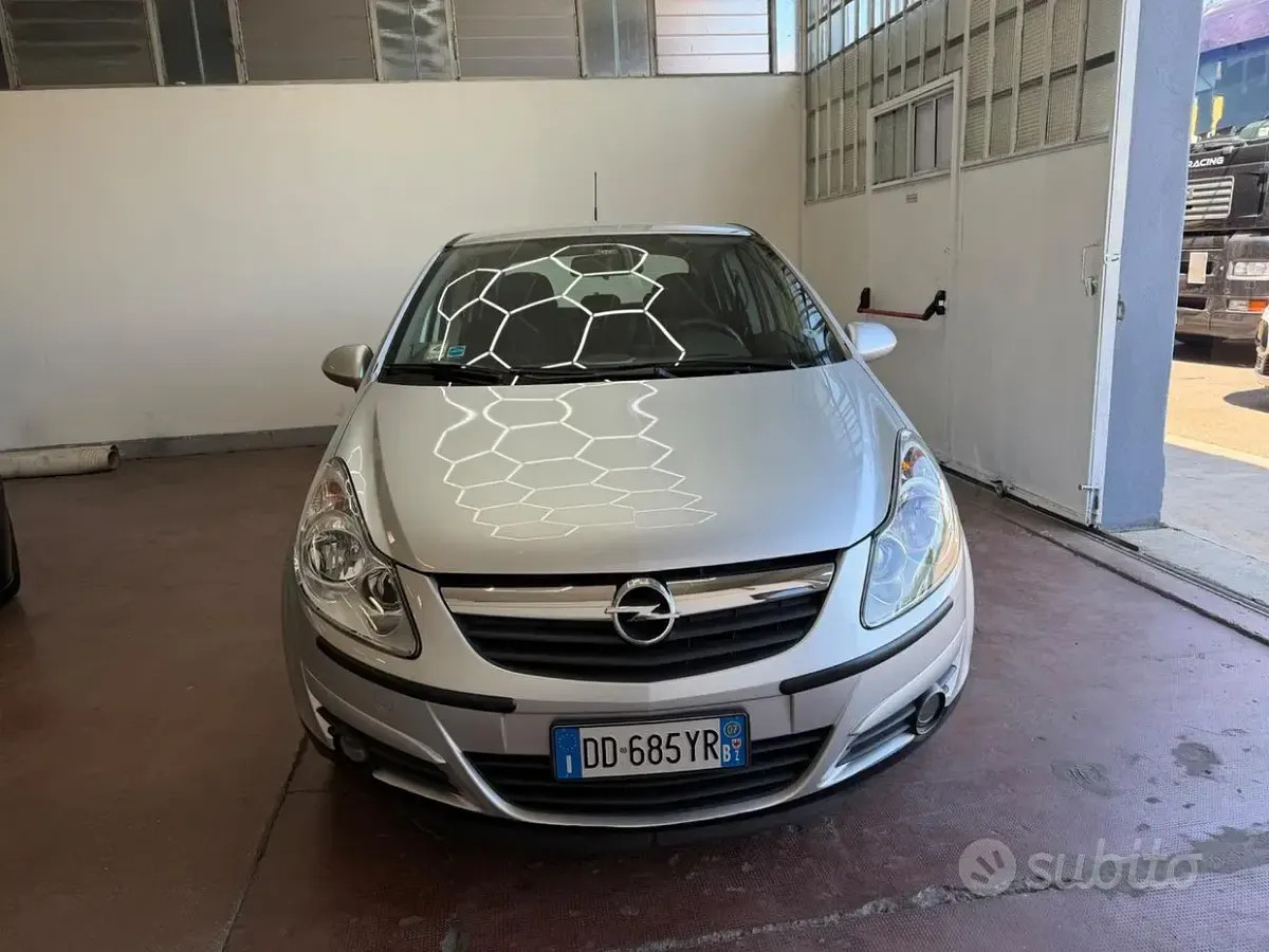 Usata Opel Corsa Cosmo 90 CV (66 kW) 2007 Grigio Utilitaria