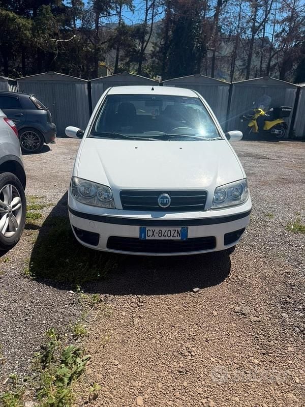 Usata Fiat Punto 69 CV (50 kW) 2005 Utilitaria