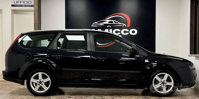 Usata Ford Focus S 90 CV (66 kW) 2006 Nero Station wagon