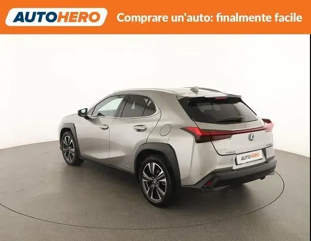 Usata Lexus UX Luxury Line 152 CV (111 kW) 2019 Grigio SUV