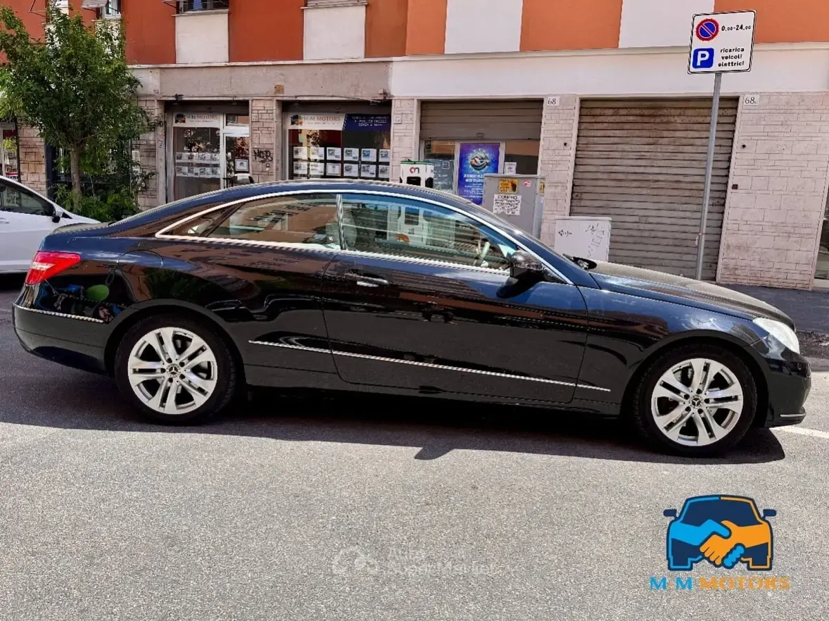 Usata Mercedes E200 Avantgarde 204 CV (150 kW) 2009 Nero Coupé