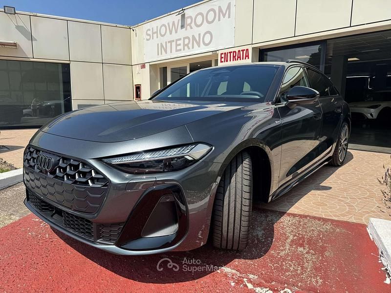Nuova Audi A5 S-Line 204 CV (150 kW) 2025 Daytonagrau perleffekt Coupé