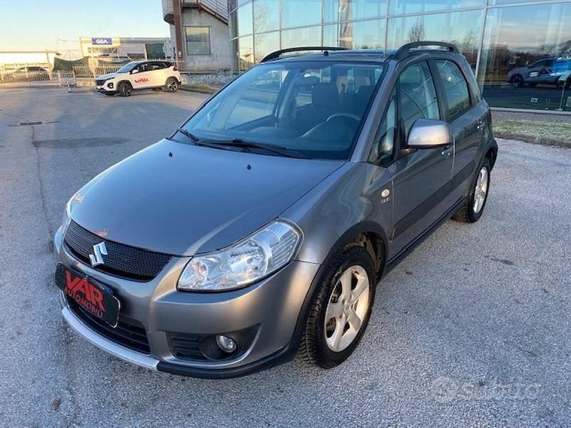Grigio scuro Usata 2008 Suzuki SX4 Tre volumi | 3449 € (Cara) - Immagine 1/4