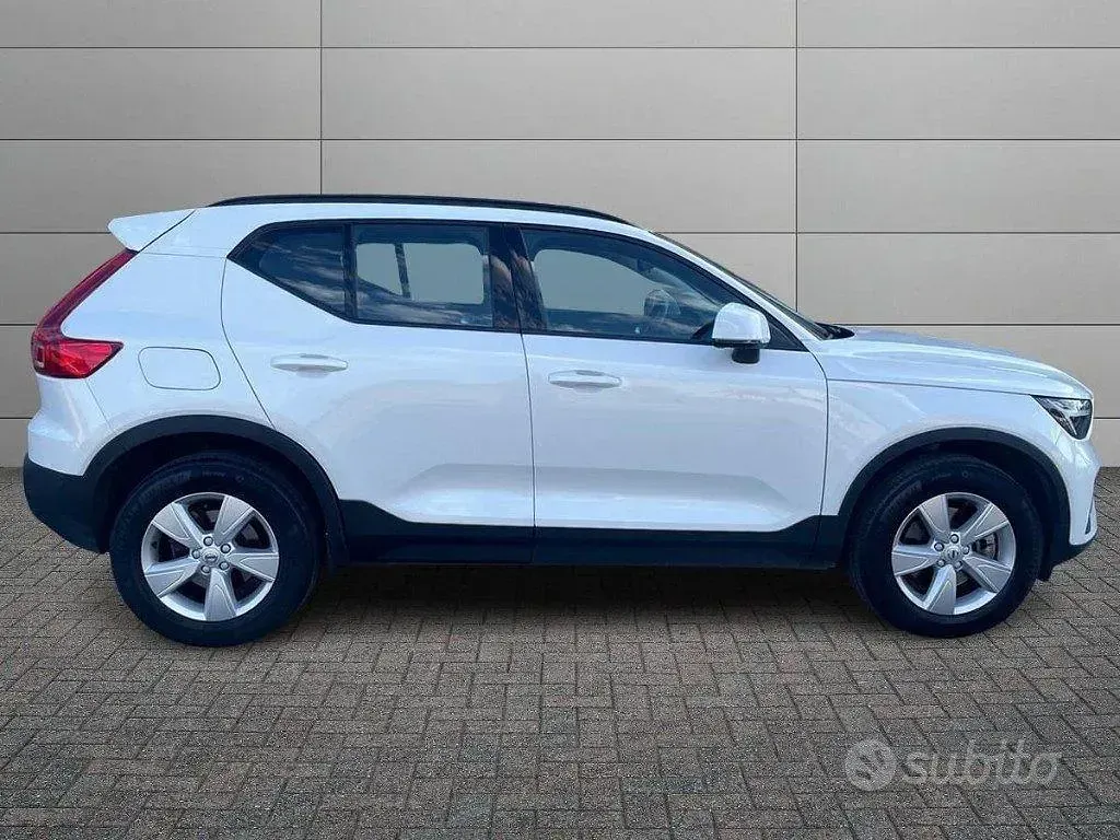 Usata Volvo XC40 163 CV (119 kW) 2024 Bianco SUV