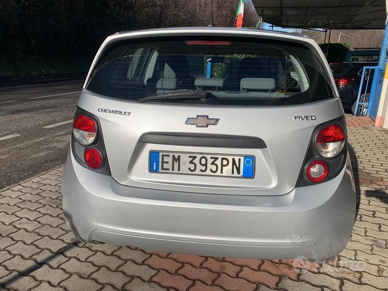 Usata Chevrolet Aveo LS 69 CV (50 kW) 2012 Argento Berlina