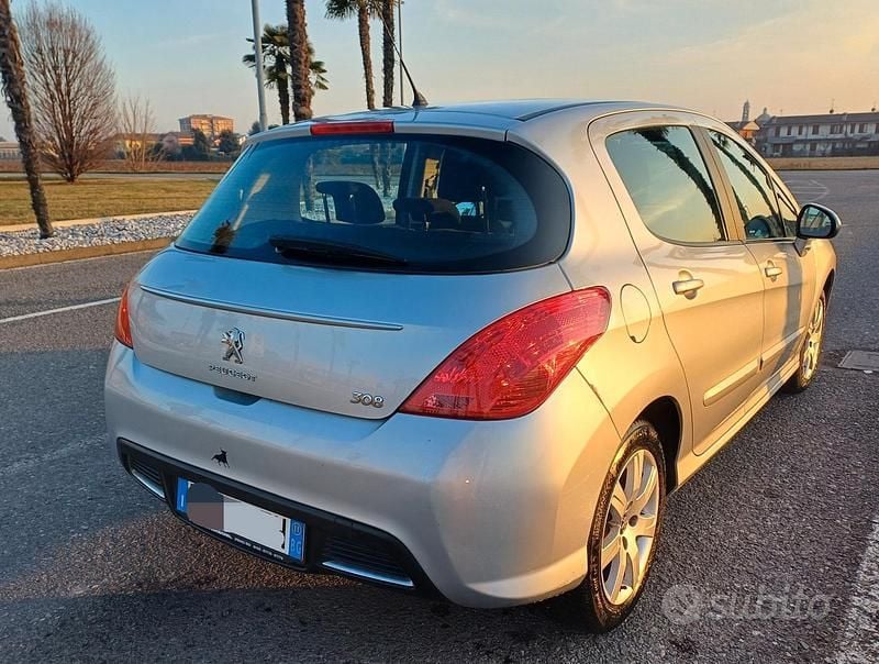 Usata Peugeot 308 Active 120 CV (88 kW) 2011 Grigio Berlina