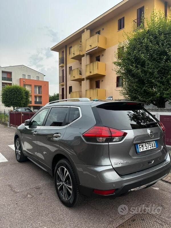 Grigio Usata 2017 Nissan X-Trail N-Connecta SUV | 14.500 € (Buon prezzo) - Immagine 1/4