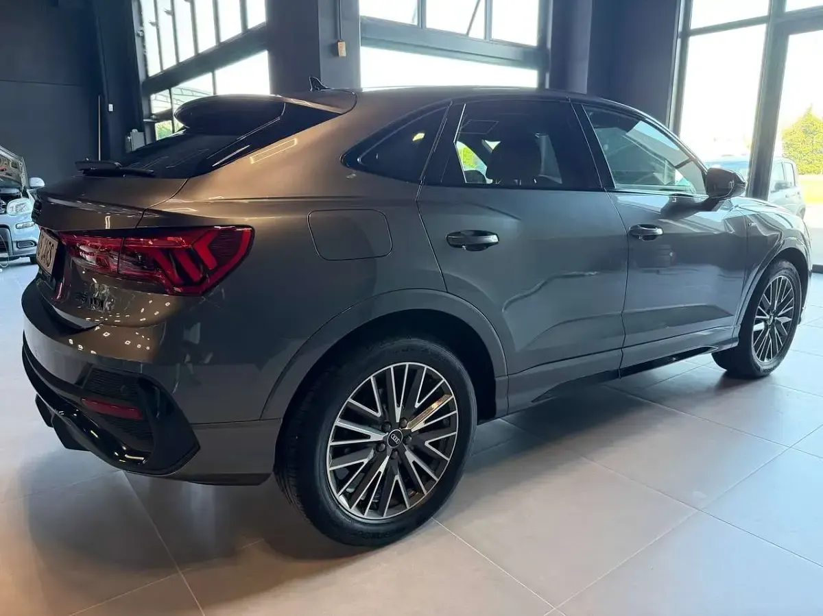 Usata Audi Q3 Sportback Ambiente 150 CV (110 kW) 2021 Grigio daytona SUV