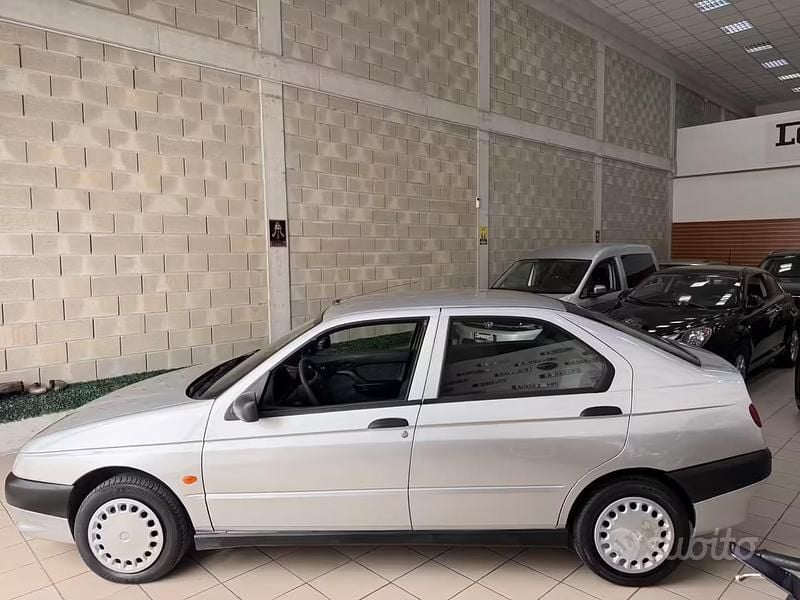 Usata Alfa Romeo 146 120 CV (88 kW) 1997 Grigio Utilitaria