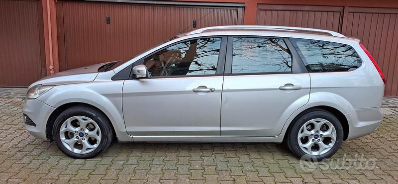 Usata Ford Focus Style 110 CV (80 kW) 2011 Grigio Station wagon