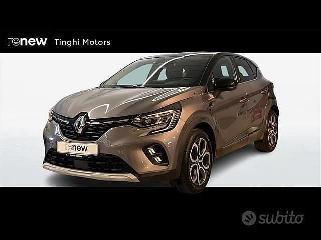 Usata Renault Captur Intens 101 CV (74 kW) 2023 Grigio chiaro SUV