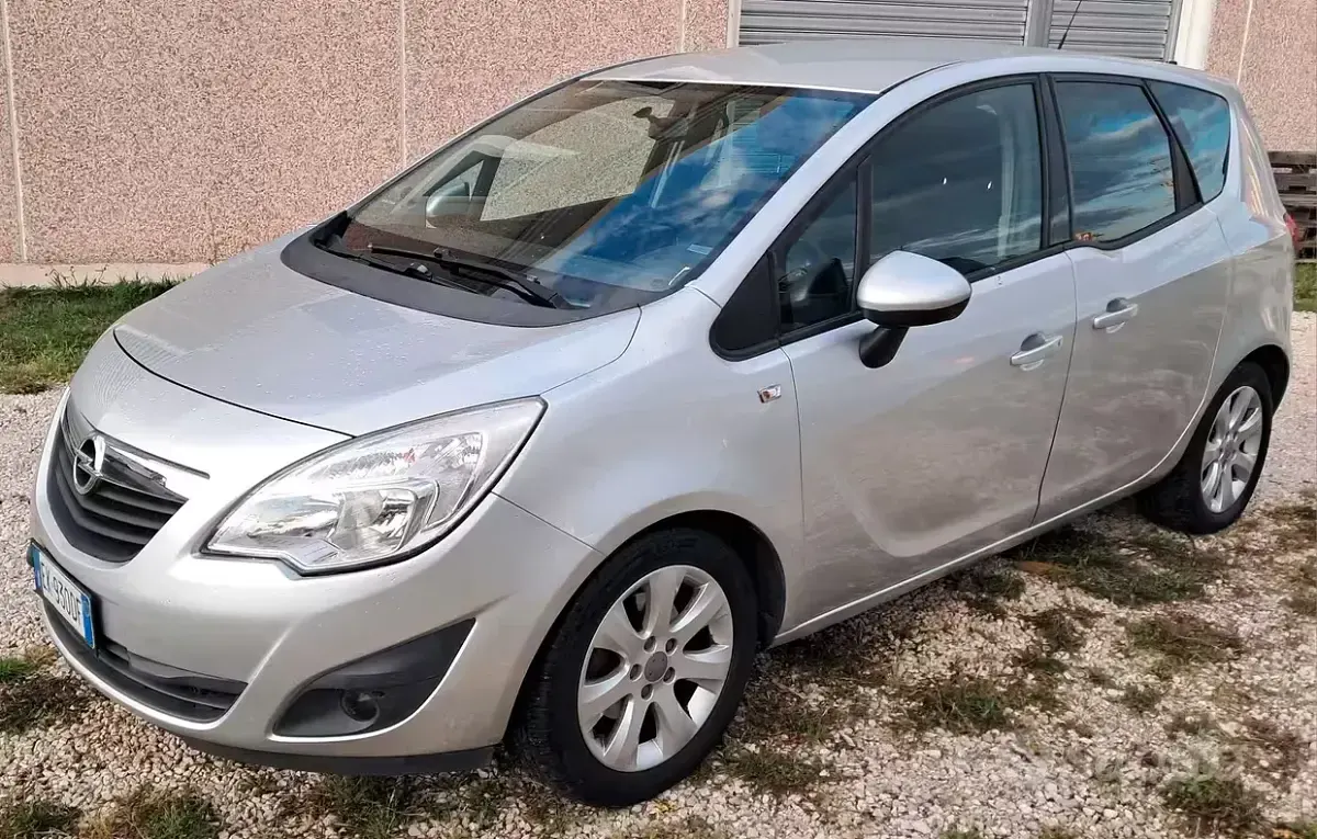 Usata Opel Meriva 95 CV (69 kW) 2011 Monovolume