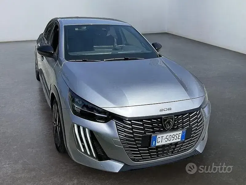 Usata Peugeot 208 GT 102 CV (75 kW) 2024 Grigio Utilitaria