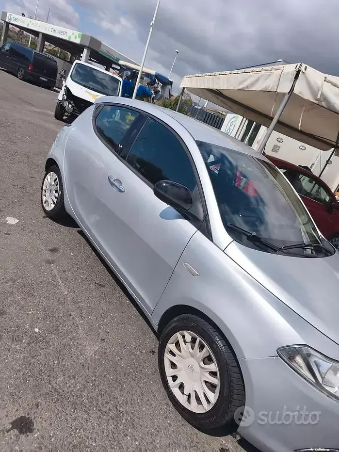 Usata Lancia Ypsilon Silver 69 CV (50 kW) 2011 Grigio Utilitaria