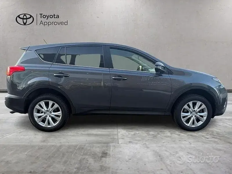 Usata Toyota RAV4 Style 150 CV (110 kW) 2013 Grigio SUV
