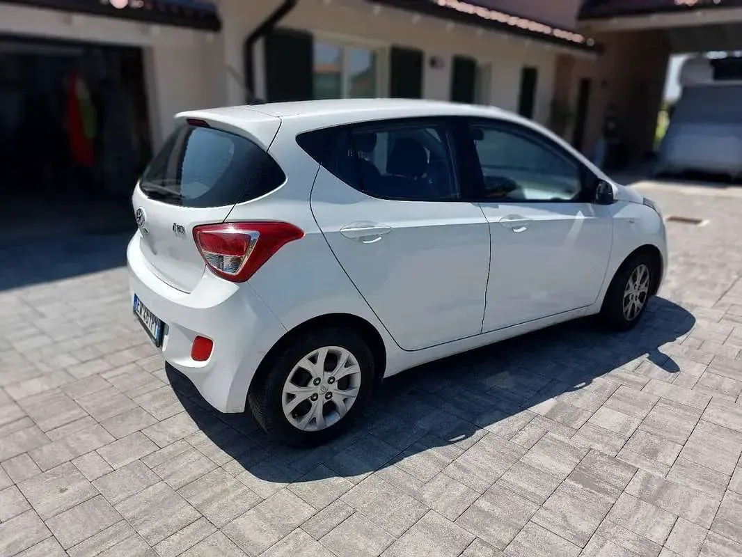 Usata Hyundai i10 67 CV (49 kW) 2014 Bianco Utilitaria