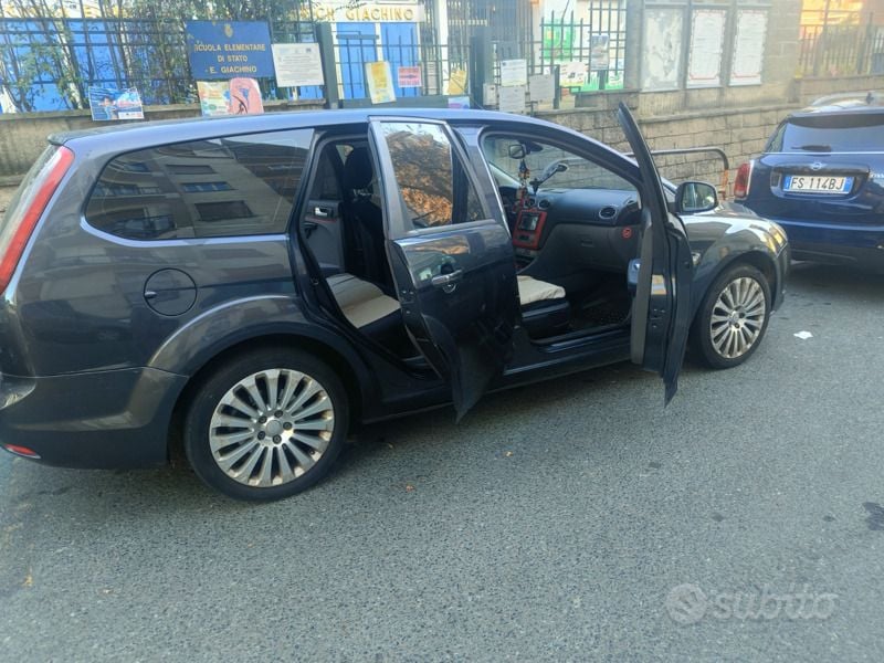 Usata Ford Focus 136 CV (100 kW) 2008 Nero Station wagon