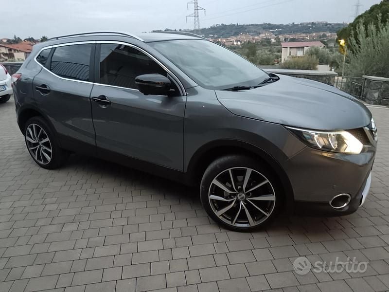 Usata Nissan Qashqai 130 CV (95 kW) 2015 Grigio SUV