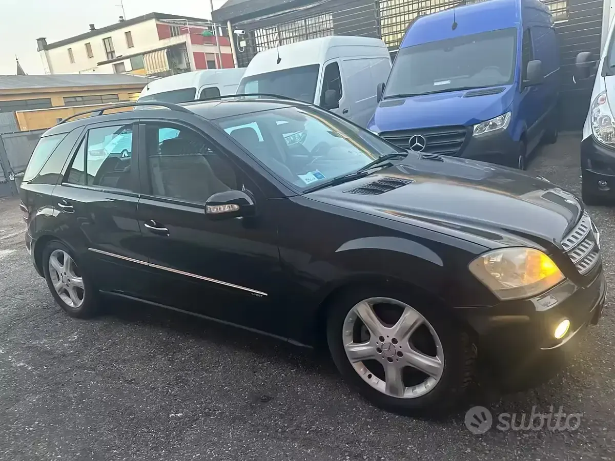 Usata Mercedes ML320 224 CV (164 kW) 2007 Nero SUV