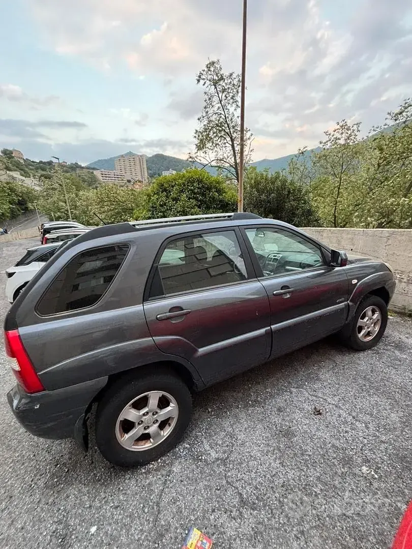 Second-hand Kia Sportage 141 CP (103 kW) 2008 Negru SUV