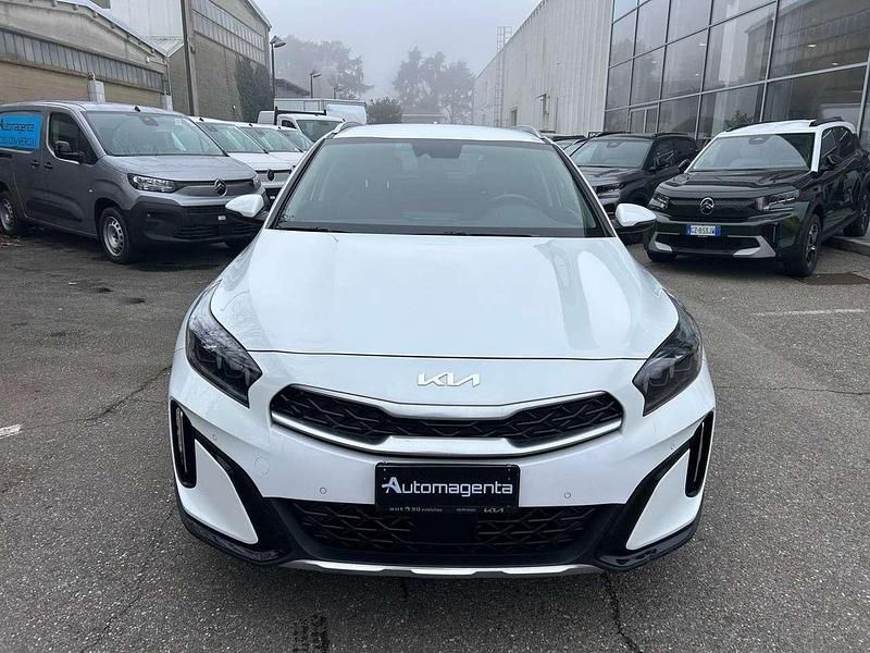 Usata Kia XCeed Style 105 CV (77 kW) 2023 Deluxe white SUV