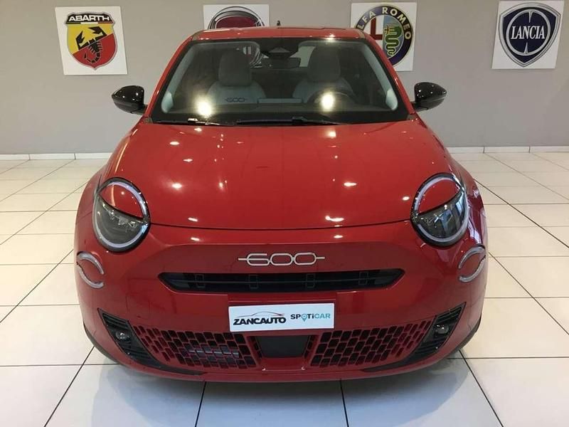 Nuova Fiat 600 Icon 145 CV (106 kW) 2026 Rosso SUV