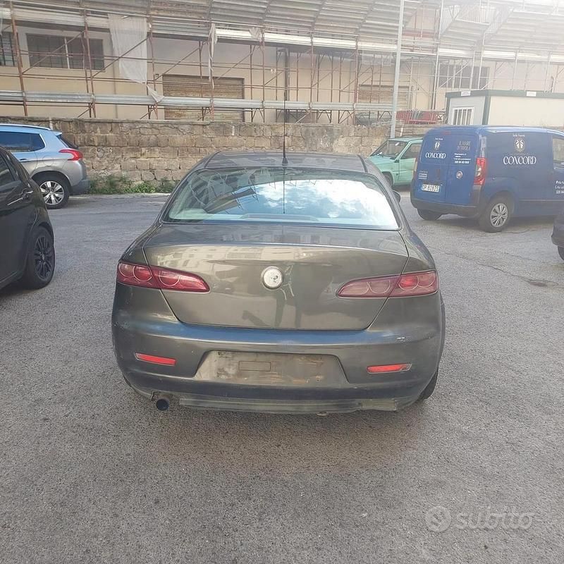 Usata Alfa Romeo 159 150 CV (110 kW) 2010 Marrone Berlina