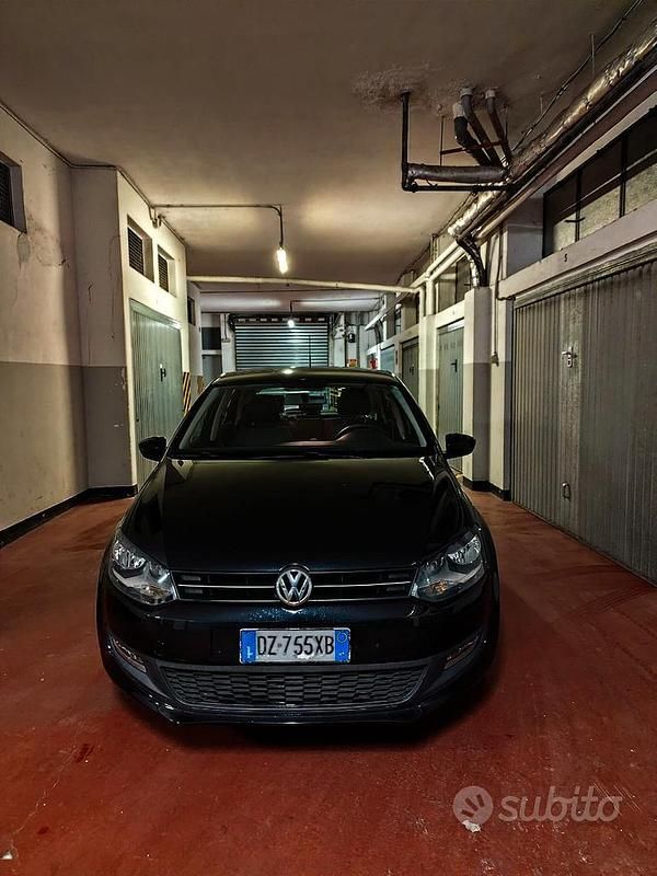 Nero Usata 2010 VW Polo Comfortline Tre volumi | 5400 € (Buon prezzo) - Immagine 1/4