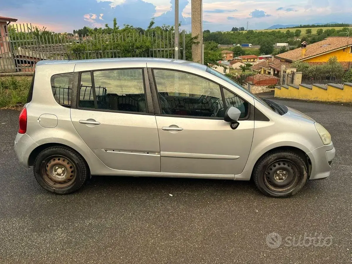 Usata Renault Modus 113 CV (83 kW) 2008 Grigio Monovolume