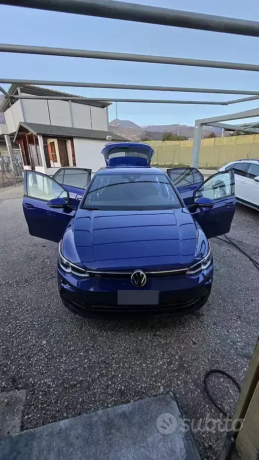Usata VW Golf VIII R-line 150 CV (110 kW) 2022 Bluazzurro Berlina