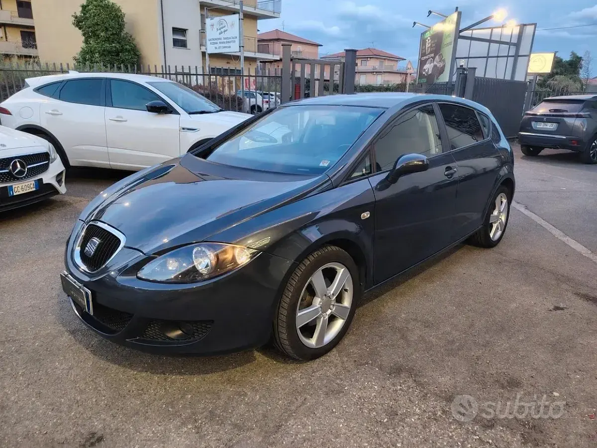 Usata Seat Leon Stylance 105 CV (77 kW) 2008 Grigio Utilitaria