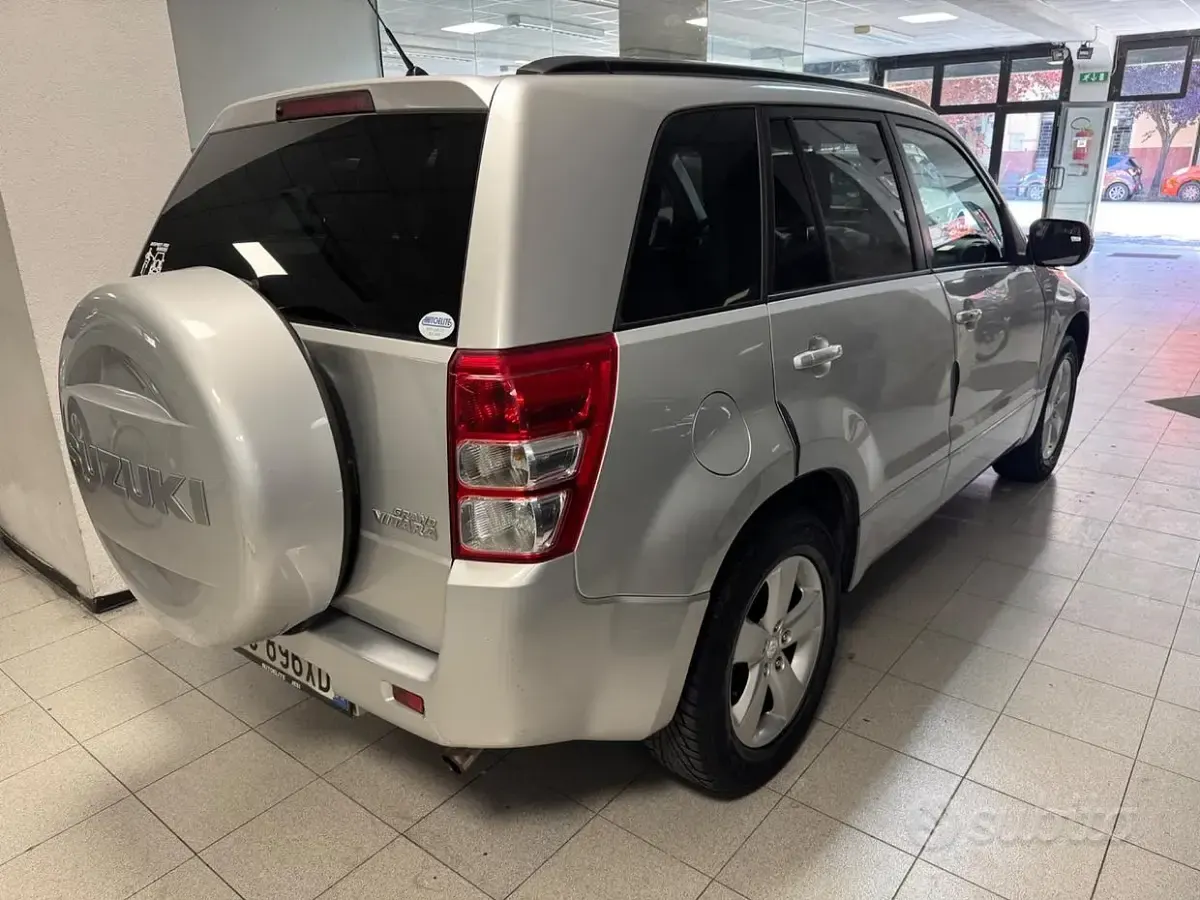 Usata Suzuki Grand Vitara 129 CV (94 kW) 2010 Grigio SUV