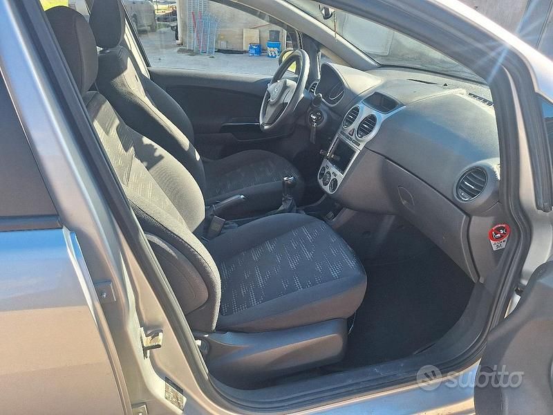 Usata Opel Corsa 2012 Grigio Berlina