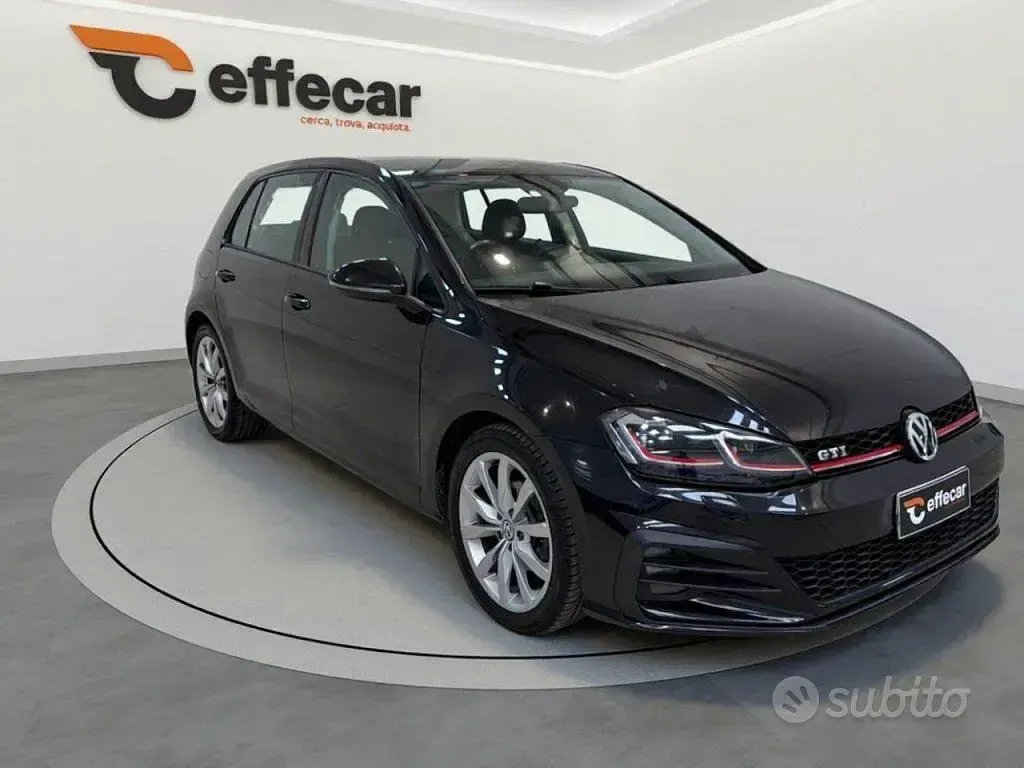 Second-hand VW Golf VII Highline 105 CP (77 kW) 2014 Negru Berlinǎ