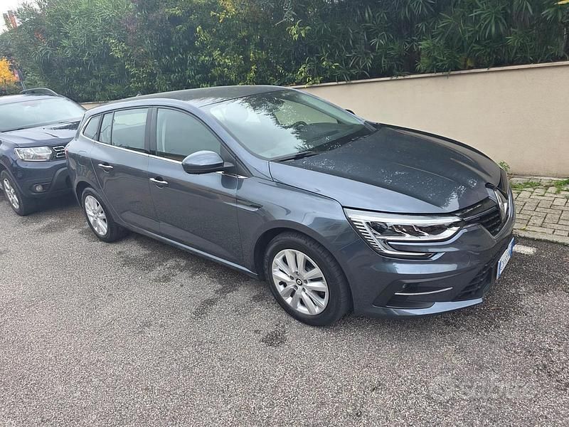 Usata Renault Mégane GrandTour 116 CV (85 kW) 2023 Grigio Station wagon