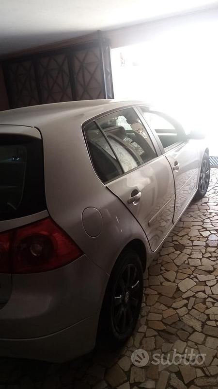 Usata VW Golf IV 122 CV (89 kW) 2005 Grigio Berlina