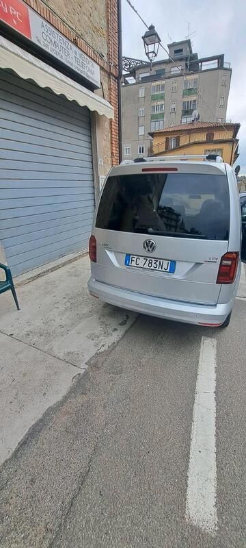 Argento Usata 2016 VW Caddy Comfortline Monovolume | 16.500 € (Ottimo prezzo) - Immagine 1/4