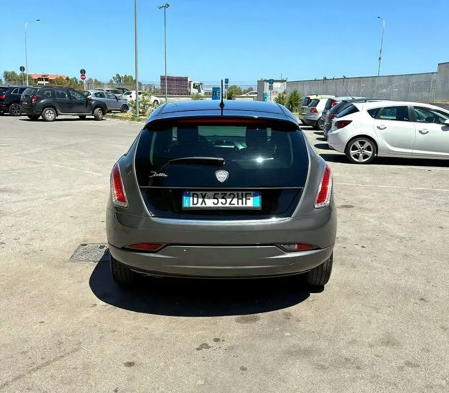 Usata Lancia Delta 120 CV (88 kW) 2009 Grigio Utilitaria