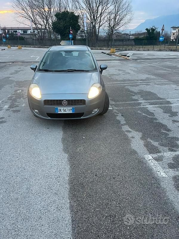 Usata Fiat Punto 75 CV (55 kW) 2007 Grigio Berlina