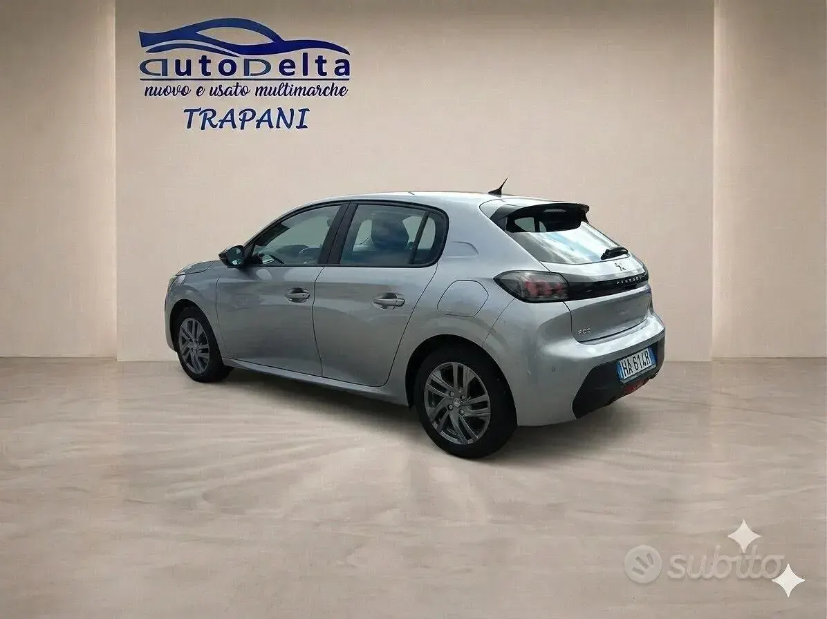 Usata Peugeot 208 Allure 75 CV (55 kW) 2022 Grigio Utilitaria