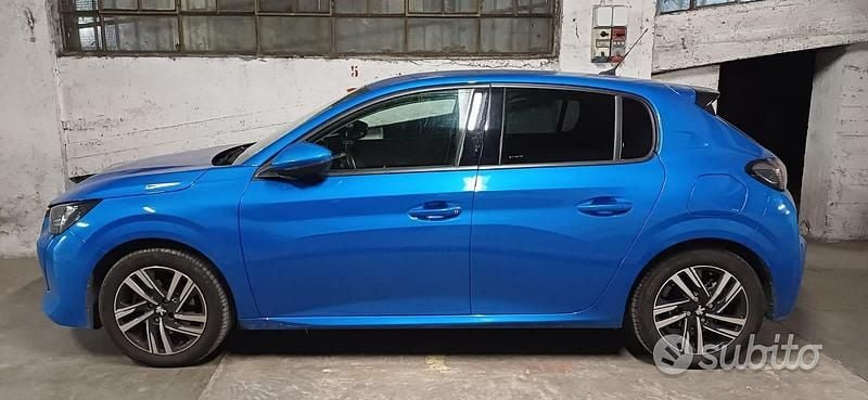 Usata Peugeot 208 Allure 101 CV (74 kW) 2021 Blu Utilitaria