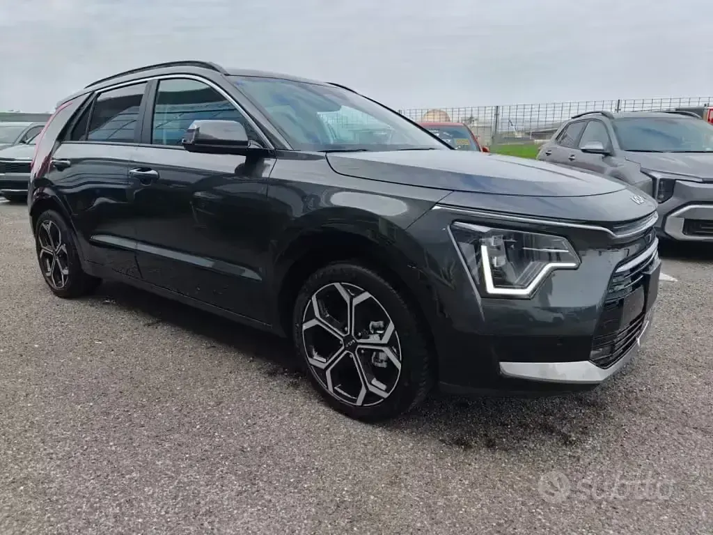 Nieuw Kia Niro 92 PK (67 kW) 2026 Grijs SUV