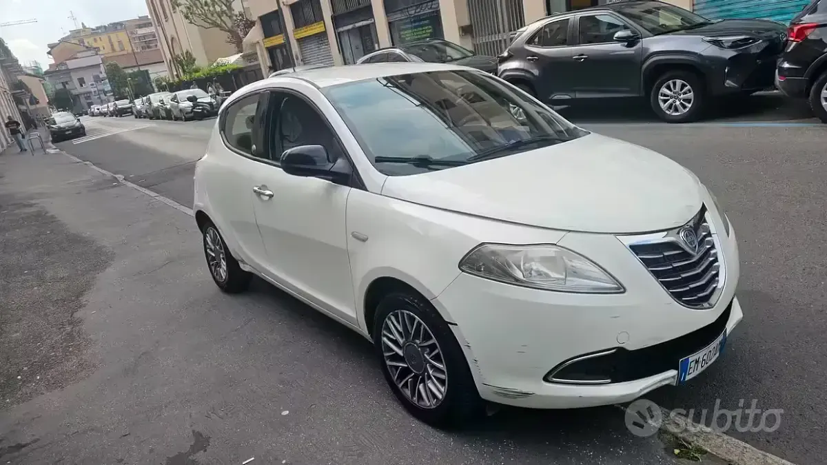Usata Lancia Ypsilon 69 CV (50 kW) 2013 Bianco Utilitaria
