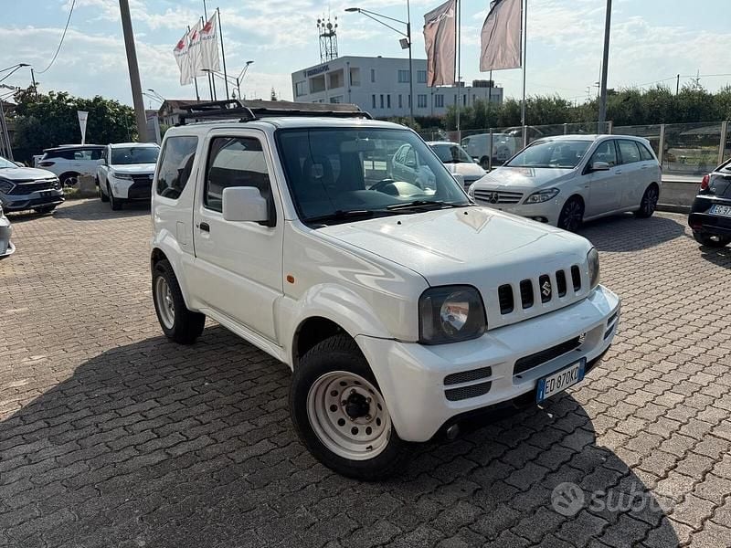 Bianco Usata 2010 Suzuki Jimny SUV | 12.900 € (Cara) - Immagine 1/4