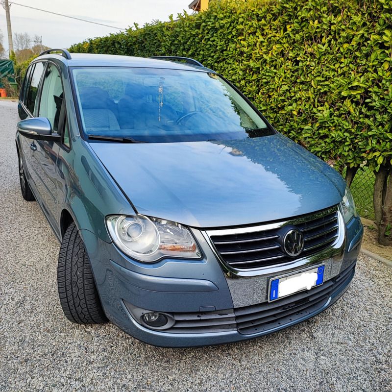 Usata VW Touran 2010 Grigio Monovolume