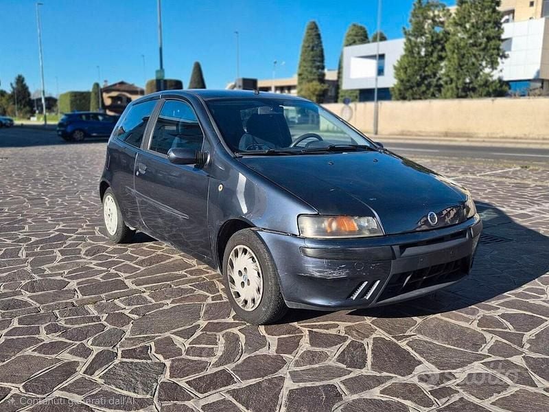 Usata Fiat Punto 60 CV (44 kW) 2001 Grigio Utilitaria