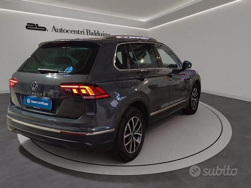 Usata VW Tiguan Life 131 CV (96 kW) 2023 Smoky grey metalizzato SUV