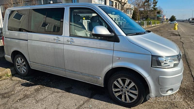 Begagnad VW Multivan Highline 180 HK (132 kW) 2014 Grå Minibuss