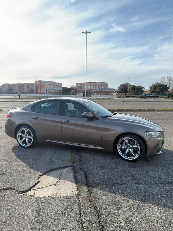 Usata Alfa Romeo Giulia Executive 160 CV (117 kW) 2019 Grigio Berlina